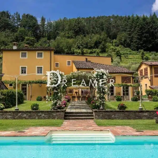 Typical Tuscan Farmhouse with a Pool-55_281558