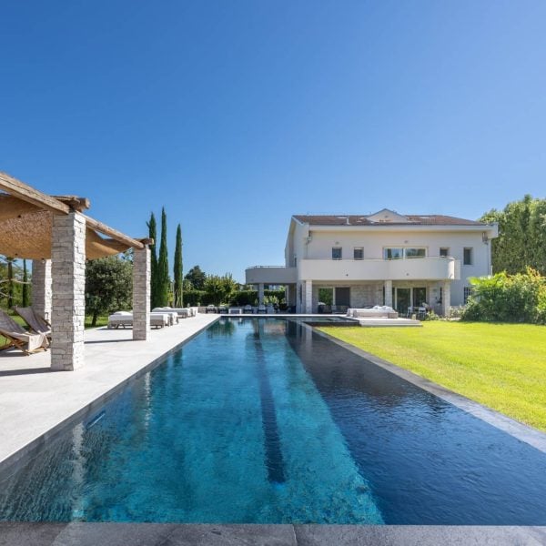 Splendid Villa with Large Garden in Forte dei Marmi-42_381072