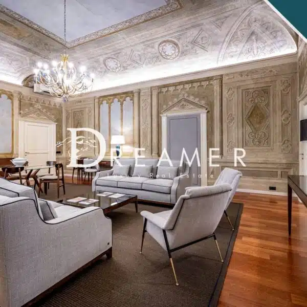 Prestigious Apartment in Historical Building, Central Florence-0_253243
