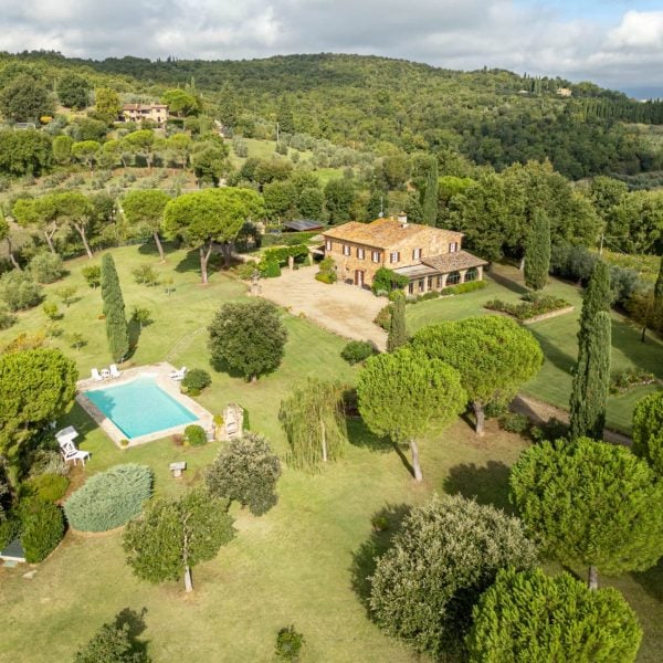 Splendid Farmhouse with Pool in Arezzo-47_384095