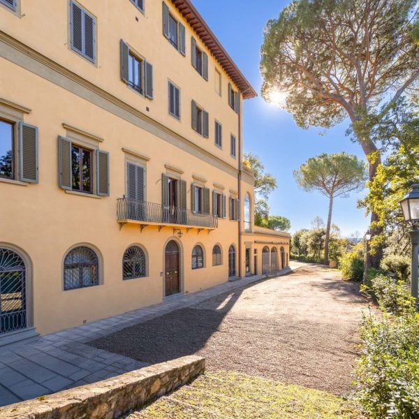 Splendid Apartment in a Villa with Garage in Florence-1_401632