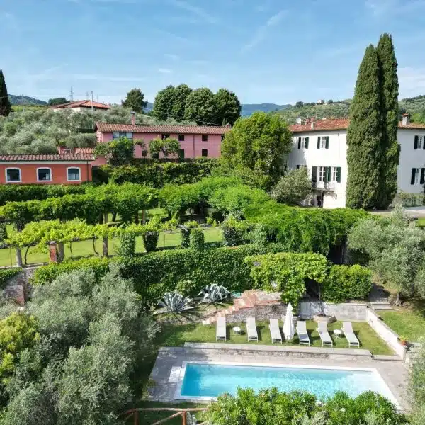 Magnificent Historic Villa with a Pool on the Hills of Lucca-0_256498