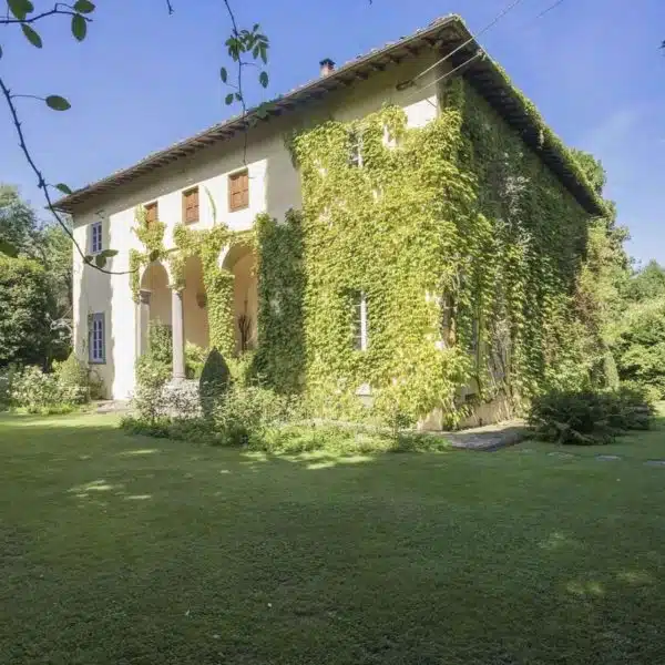 Historic Villa with Garden on the Hills of Lucca-0_266325