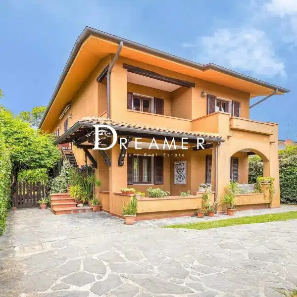 Elegant Villa with Garden in Forte dei Marmi-0_363442