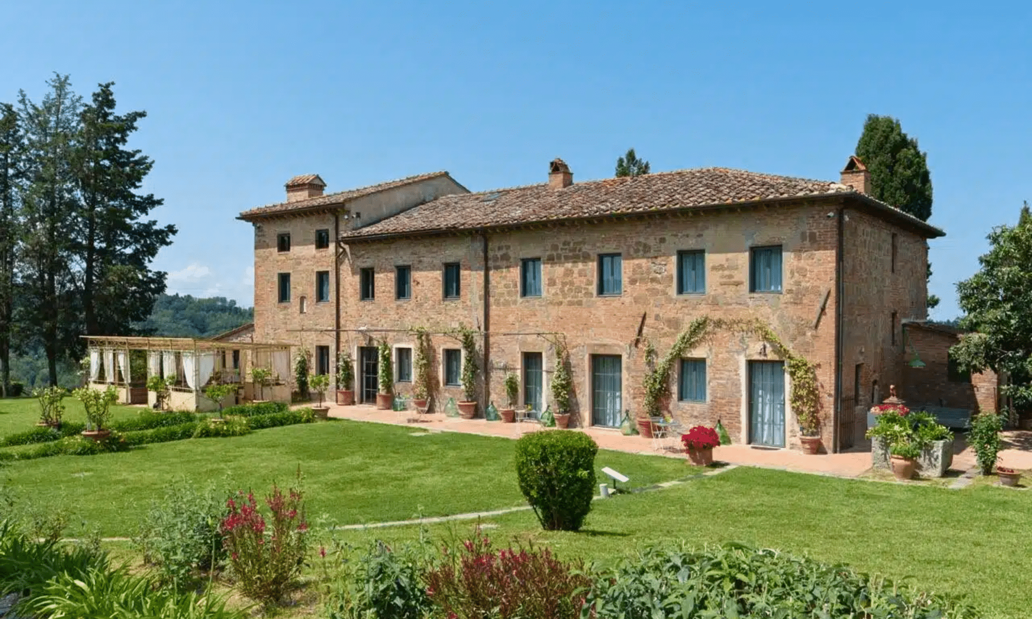 Estate with Pool in the Hills of Pisa