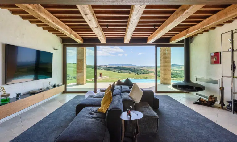 luxury villa: Custom Home Spaces and Exclusive Comforts