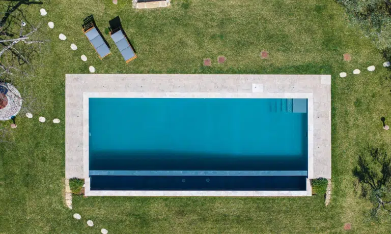 luxury villas with private pool for sale in italy